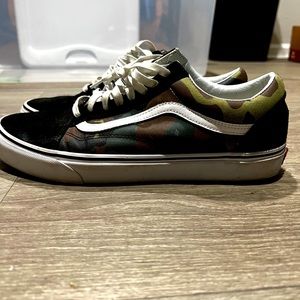 Vans Old Skool camo green black white Size 11